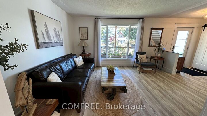 Property Photo:  709 George Street  ON K7S 3Y9 