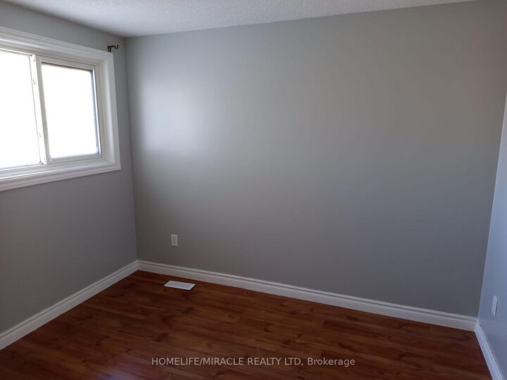 Property Photo:  123 Mooregate Crescent  ON N2M 2E9 