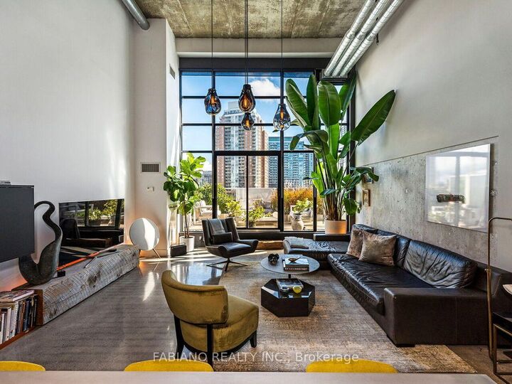 Property Photo:  43 Hanna Avenue 532  ON M6K 1X1 