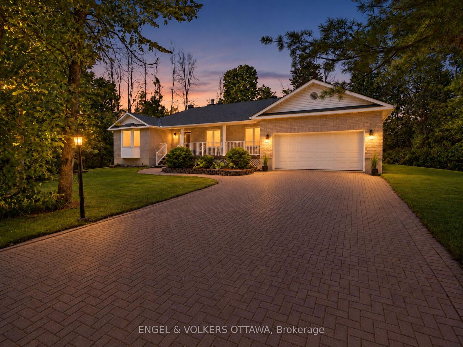 Property Photo:  8 Black Walnut Road  ON K0G 1J0 