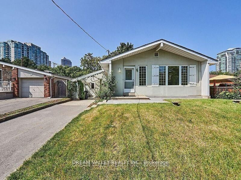 Property Photo:  24 Gable Place Main  ON M1P 4J8 
