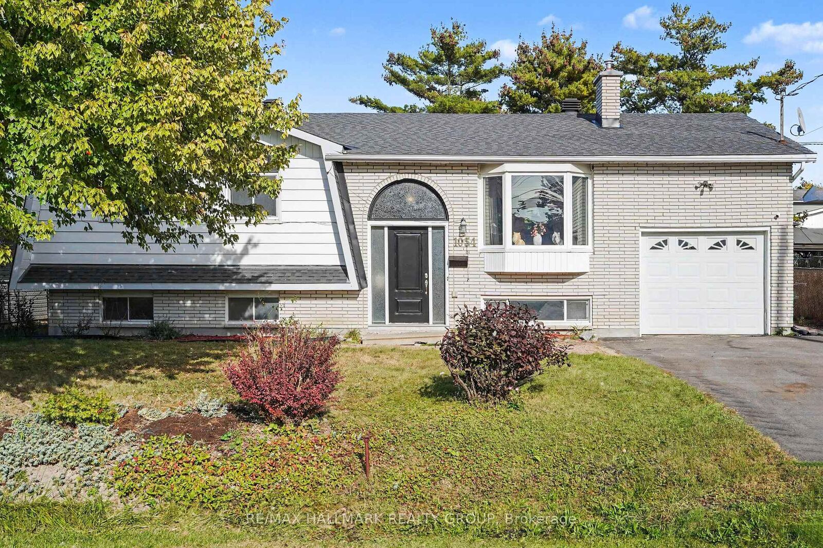Property Photo:  1054 Cholette Crescent  ON K1C 1T5 