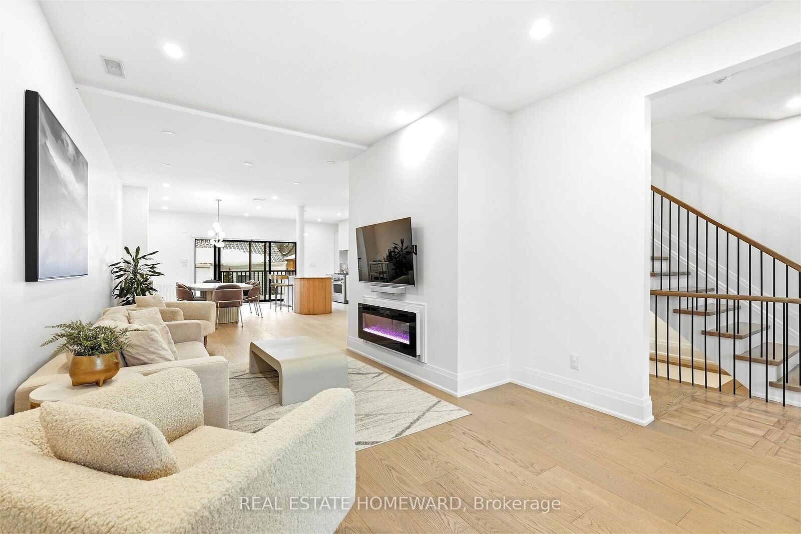 Property Photo:  