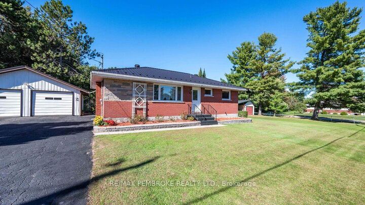 Property Photo:  41 Centre Street W  ON K8A 7E8 