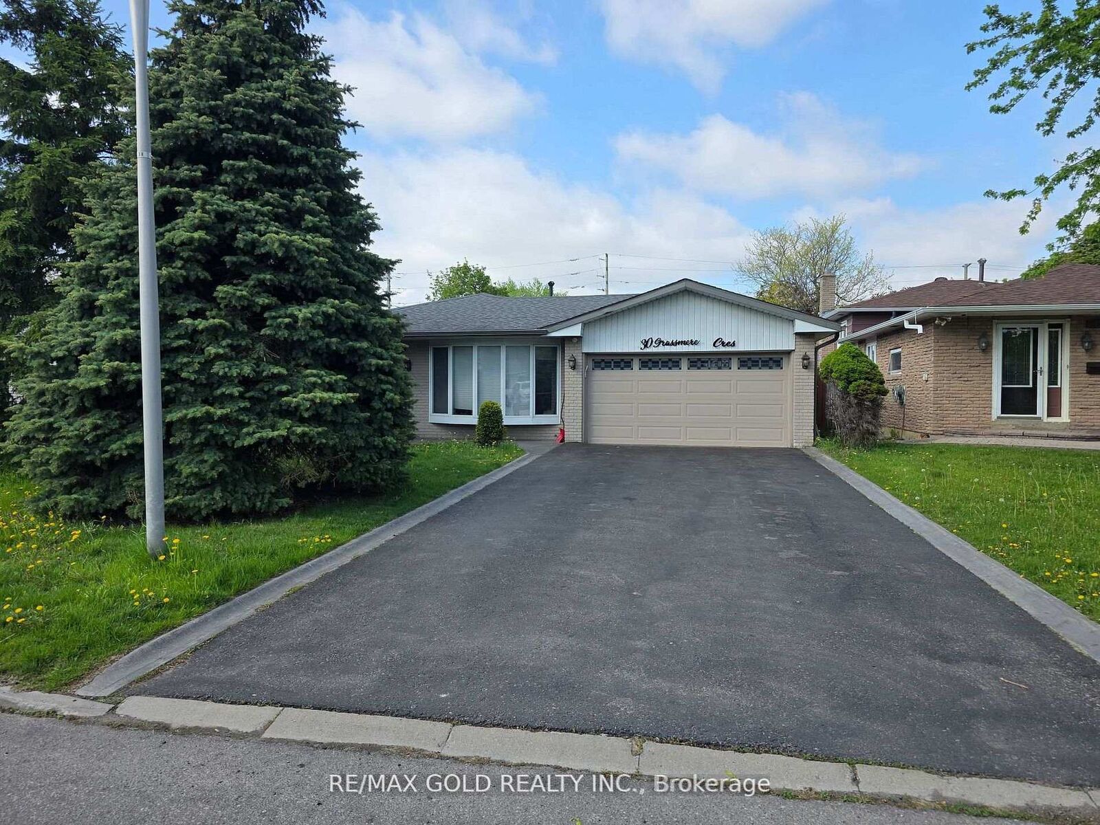 Photo de la propriété: 30 Grassmere Crescent ON L6S 1C8