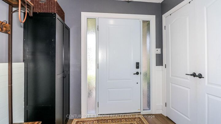 Property Photo:  61 Barwick Drive W  ON L4N 6Z5 