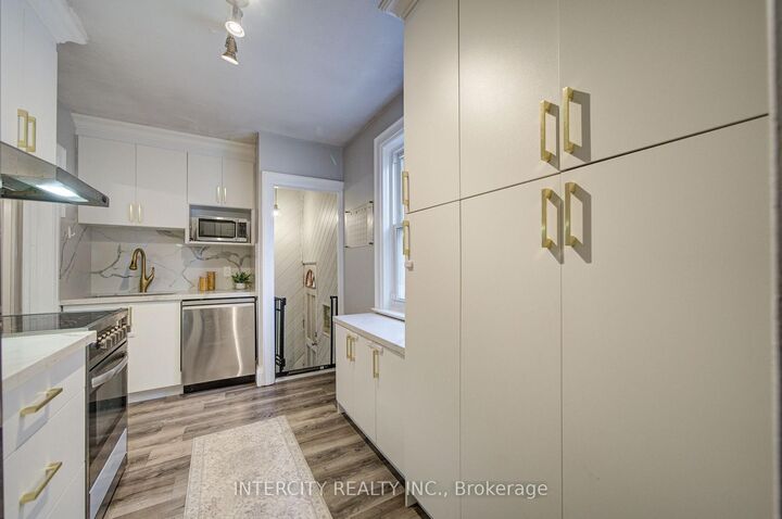 Property Photo:  256 Blantyre Avenue  ON M1N 2S1 
