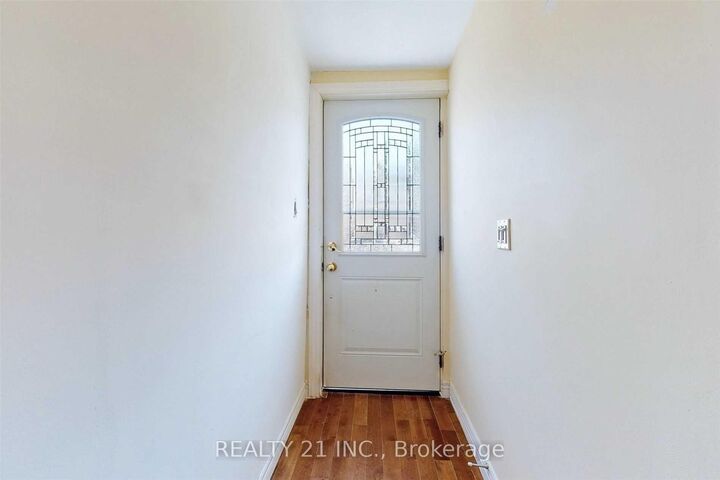 Property Photo:  270 Linsmore Crescent  ON M4J 4L7 