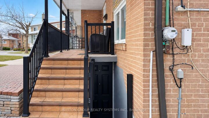 Property Photo:  30 Coronado Court  ON M9M 1S7 