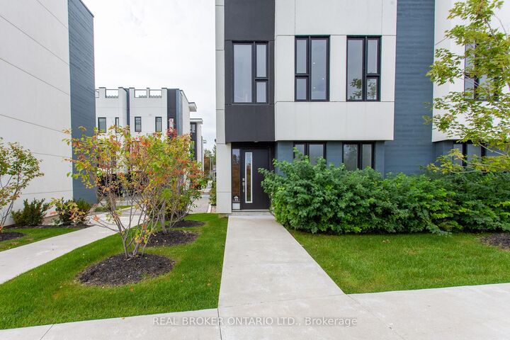 Property Photo:  11 Mariners Pier Way  ON L3V 8P4 
