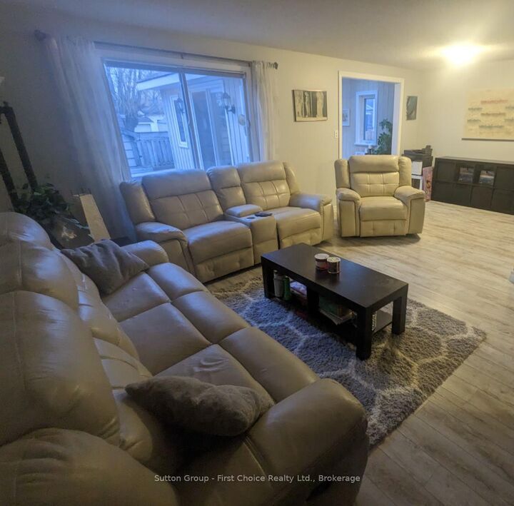 Property Photo:  18 Moderwell Street  ON N5A 7T9 