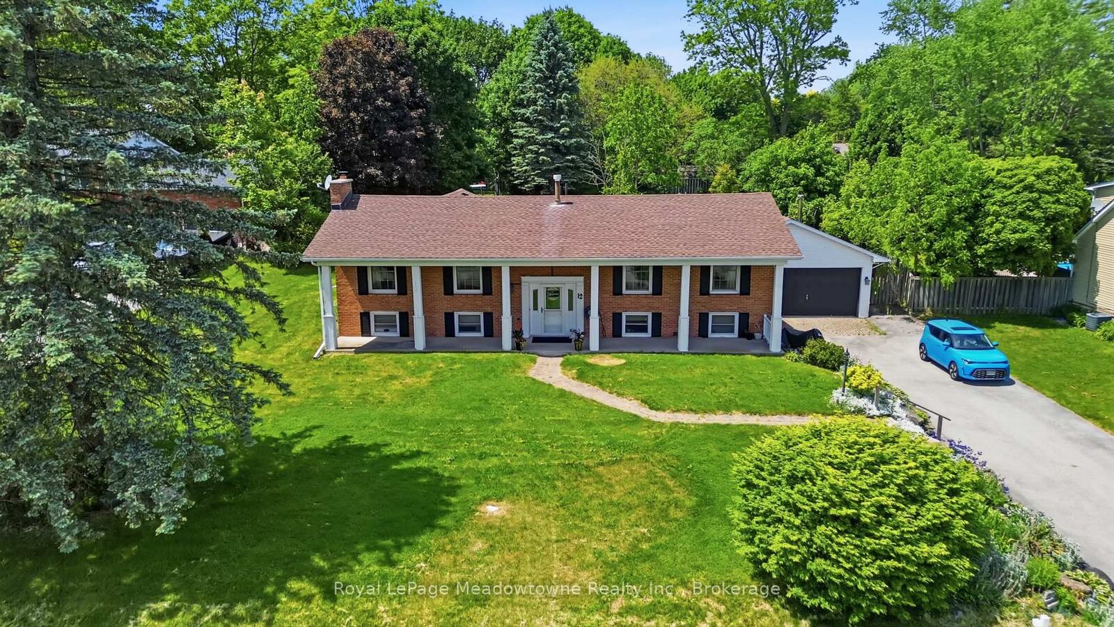 Property Photo:  12 Huntsman Gate  ON L8N 2Z7 