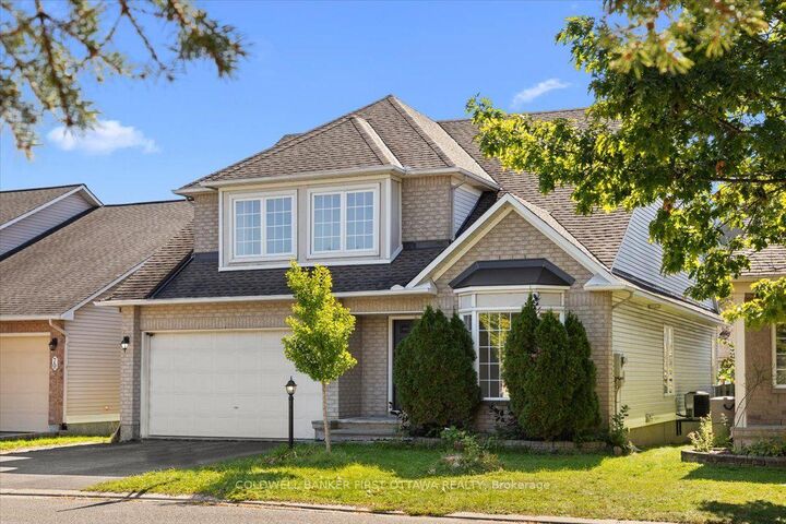 Property Photo:  81 Baypointe Crescent  ON K2G 6R1 