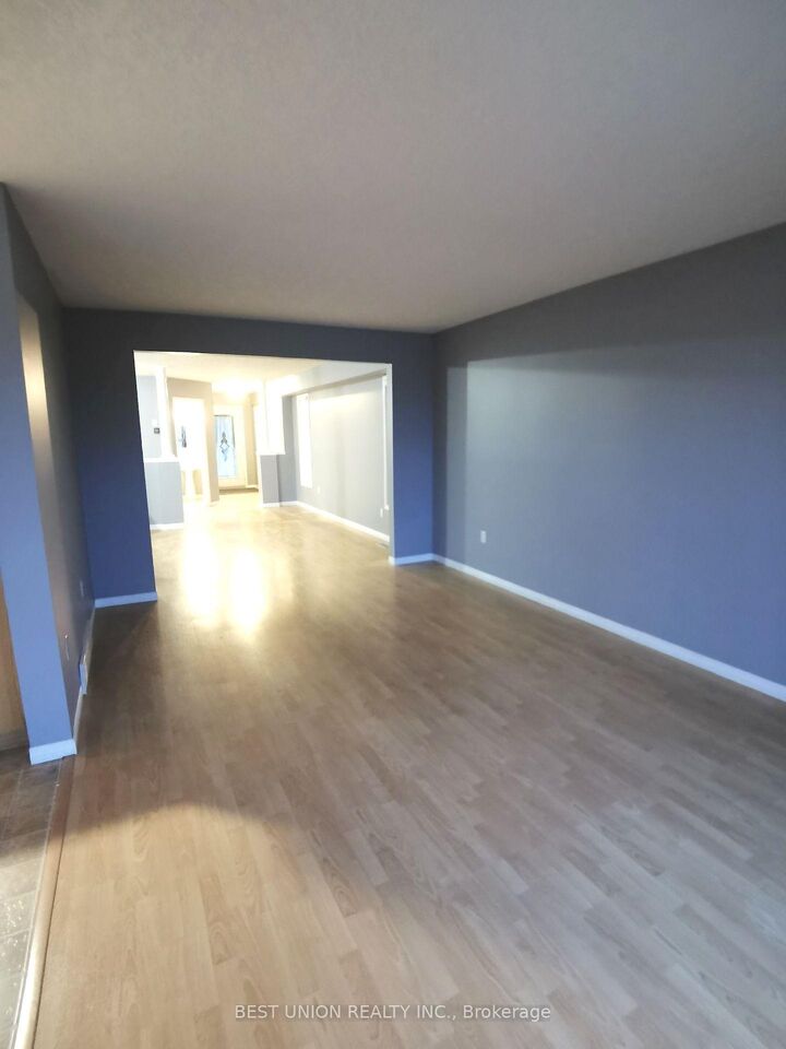 Property Photo:  528 Activa Avenue  ON N2E 4C2 