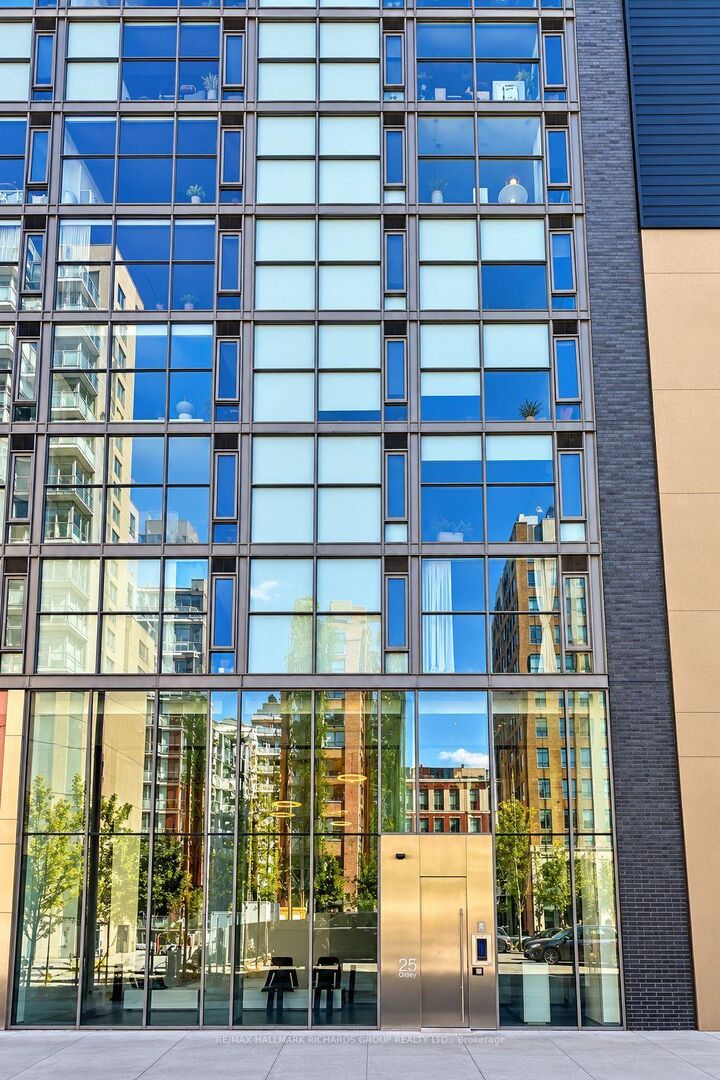 Property Photo: 25 Oxley Street 402 ON M5V 2J5