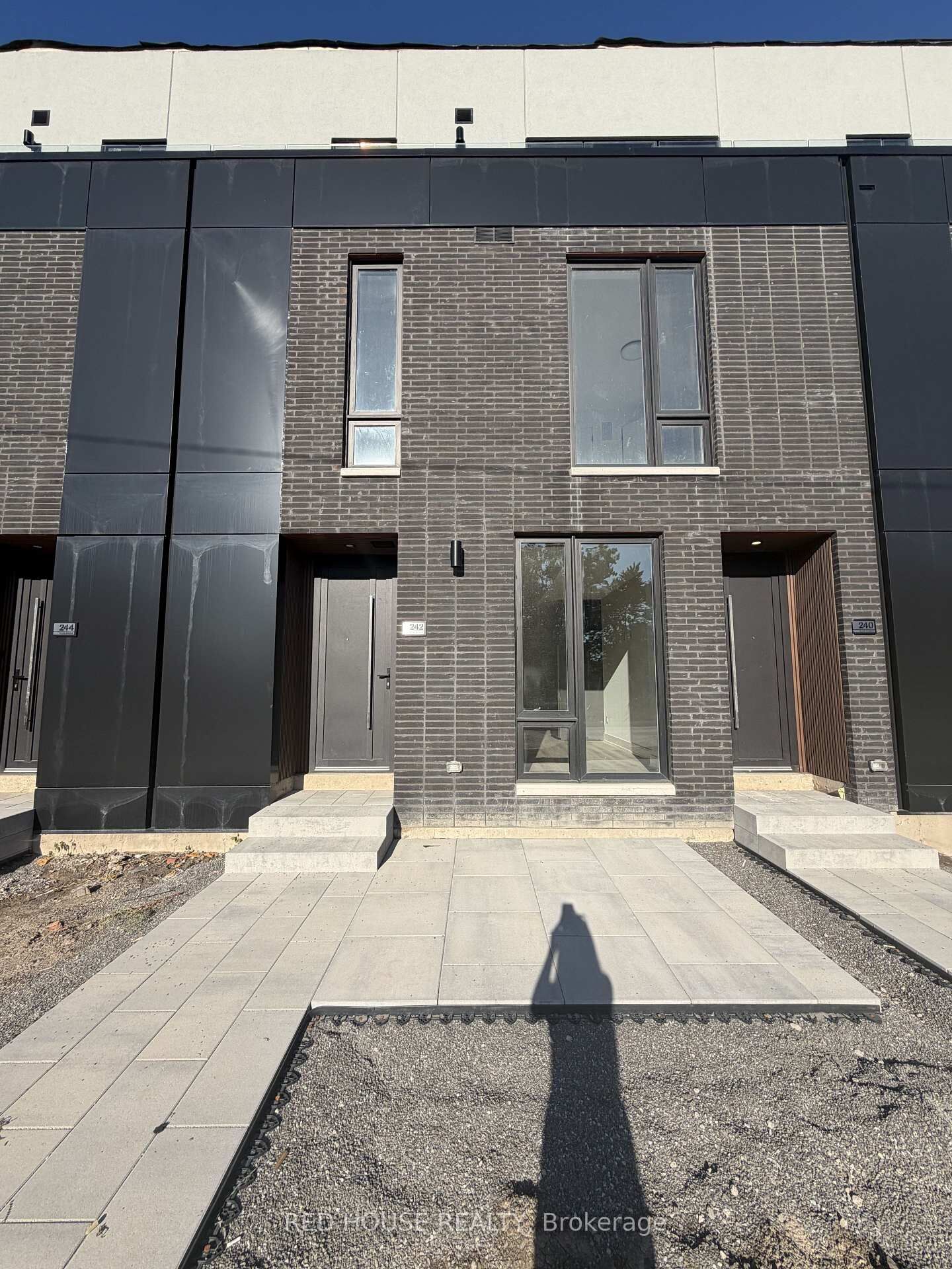 Property Photo:  242 Ellis Avenue  ON L2P 0H2 