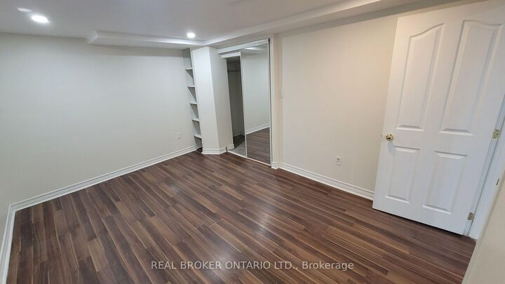 Property Photo:  3298 Cambourne Crescent Bsmt  ON L5N 5P7 