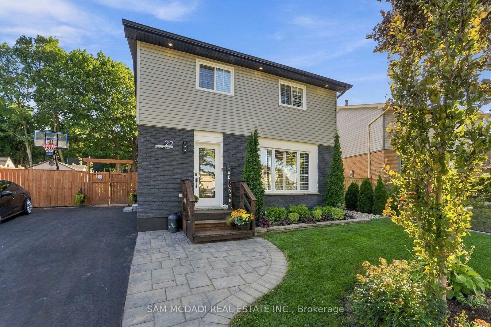 Property Photo:  22 Bywood Crescent  ON L8J 1G8 