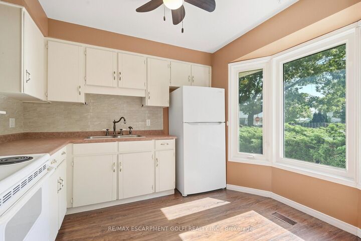 Property Photo:  75 Ventura Drive 1  ON L2R 7J7 
