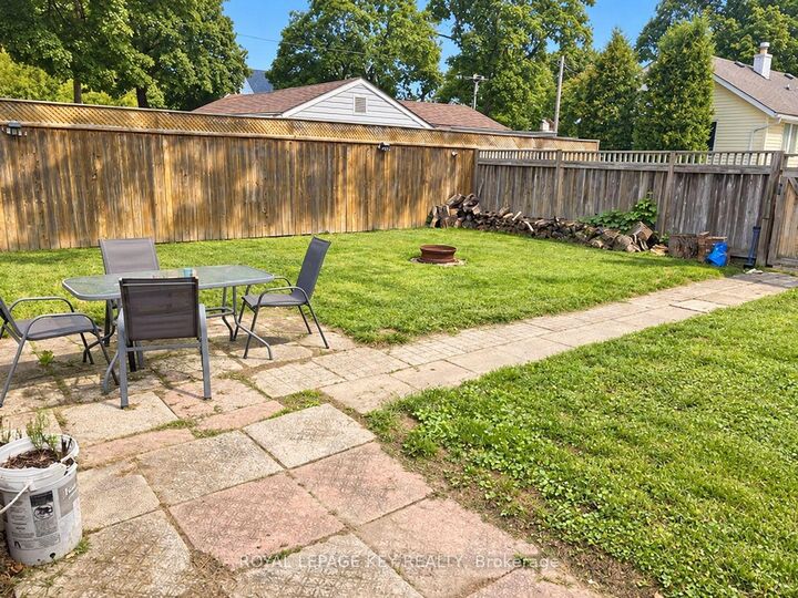 Property Photo:  404 Russell Street S  ON N7T 3M7 