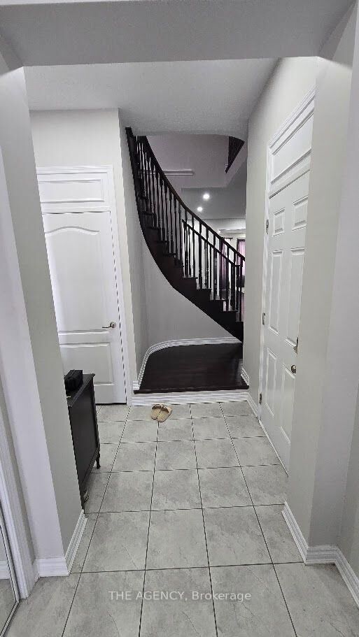 Property Photo:  57 Leadenhall Road  ON L7A 4G2 