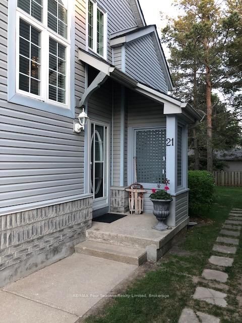 Property Photo:  146 Settlers Way 21  ON L9Y 0N9 