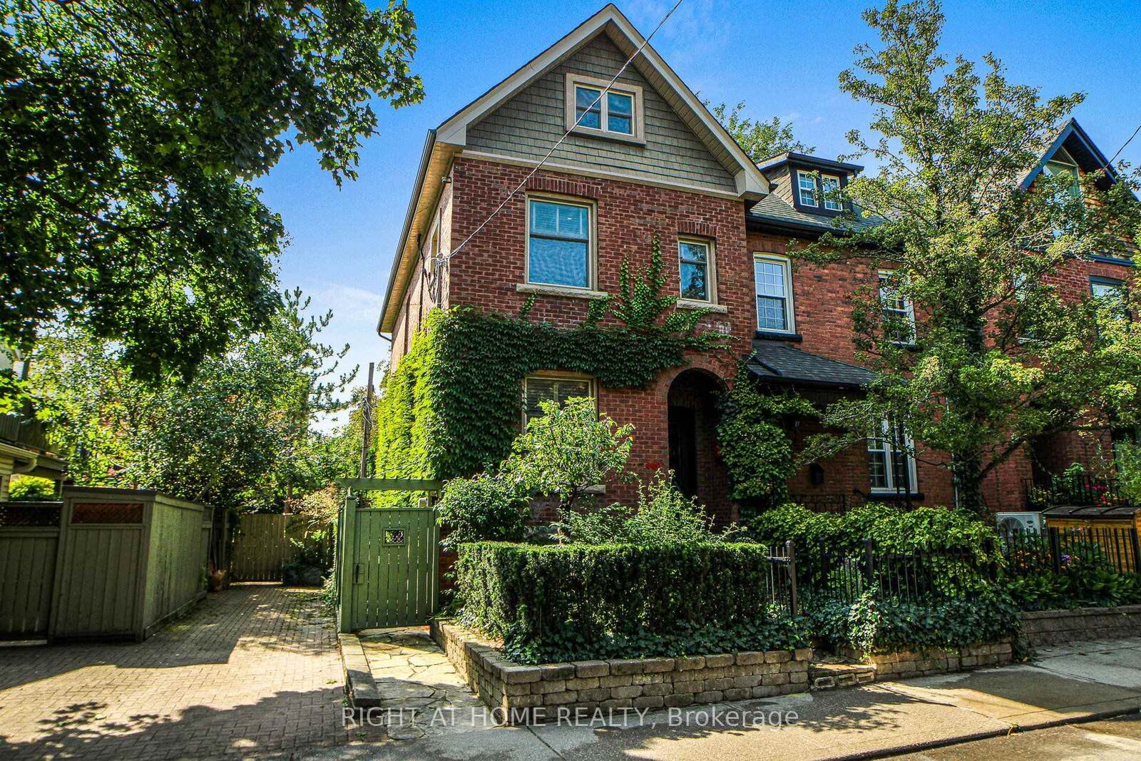 Property Photo:  440 Sackville Street Main  ON M4X 1T2 