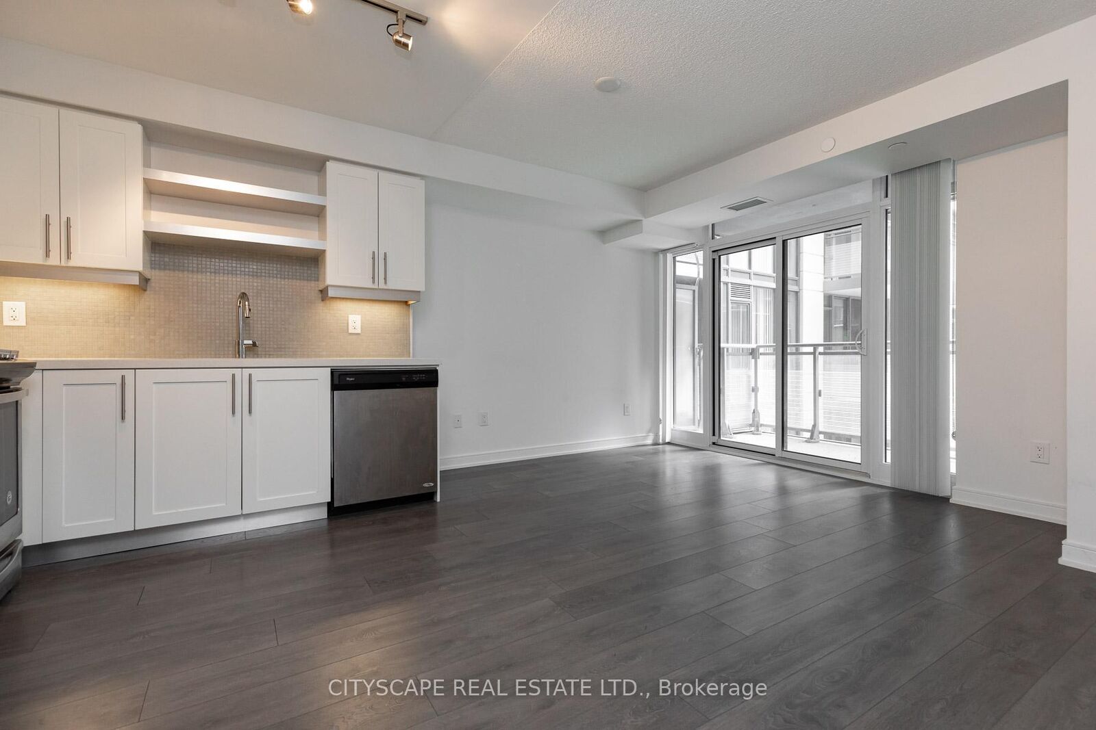 Property Photo:  525 Adelaide Street W 702  ON M5V 1T6 