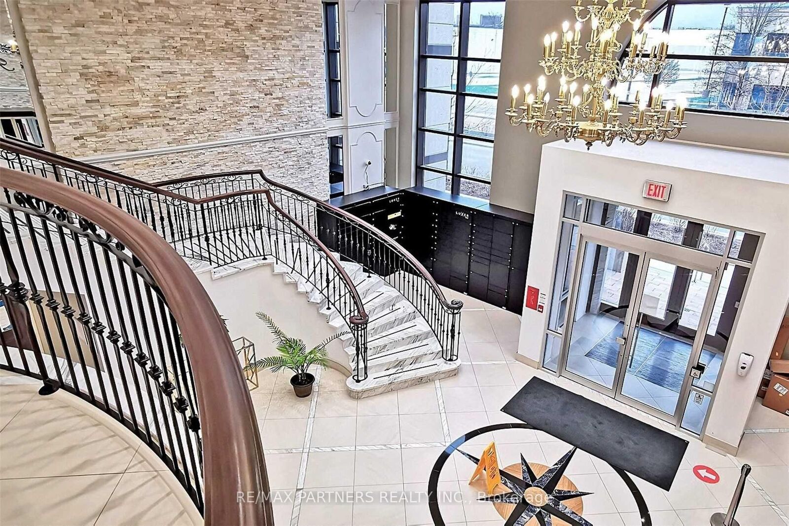 Property Photo: 38 Cedarland Drive 605 ON L6G 0G7