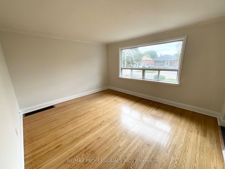 Property Photo:  130 Yorkview Drive  ON M8Z 2G4 
