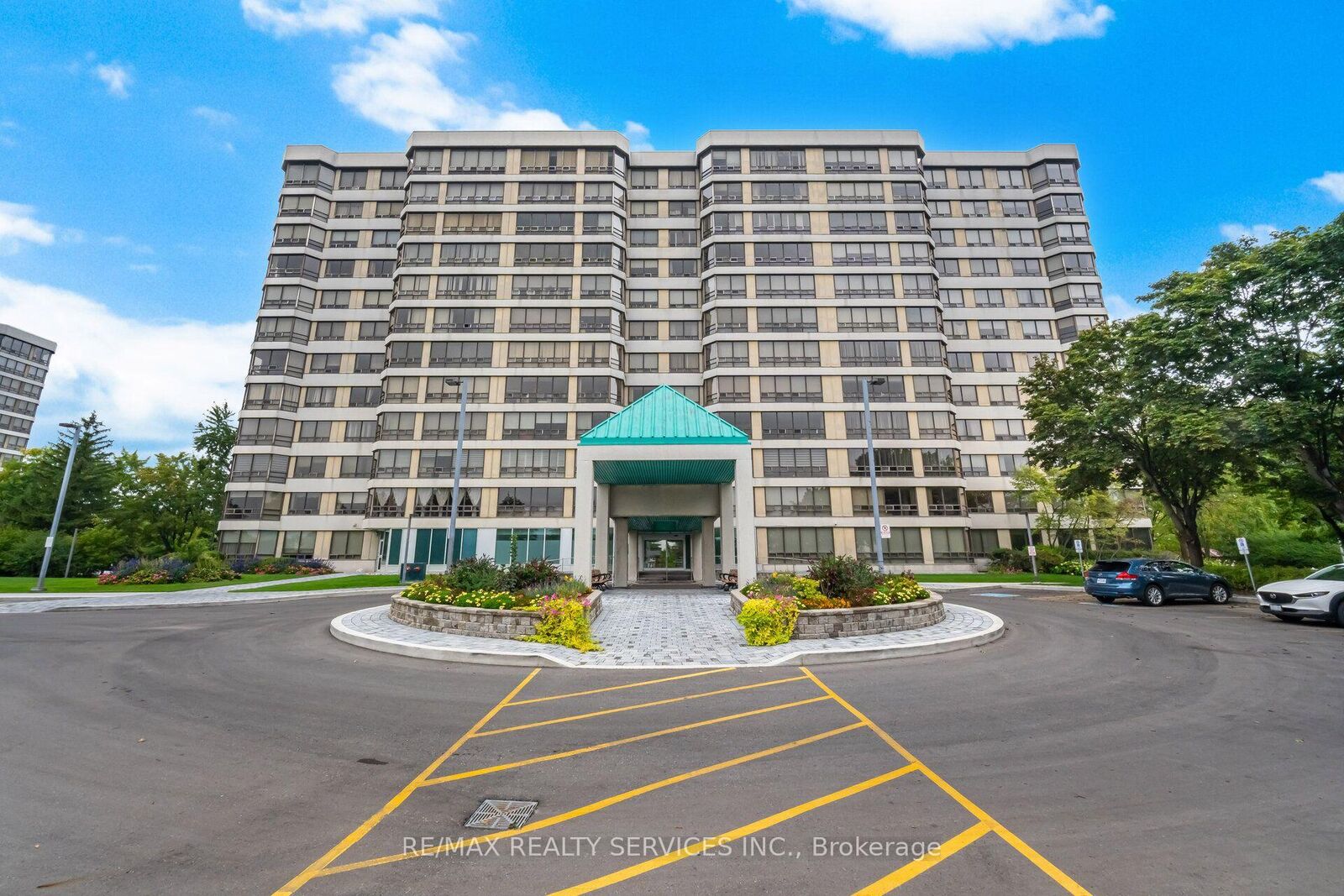 Property Photo:  330 Mill Street S 404  ON L6Y 3V3 