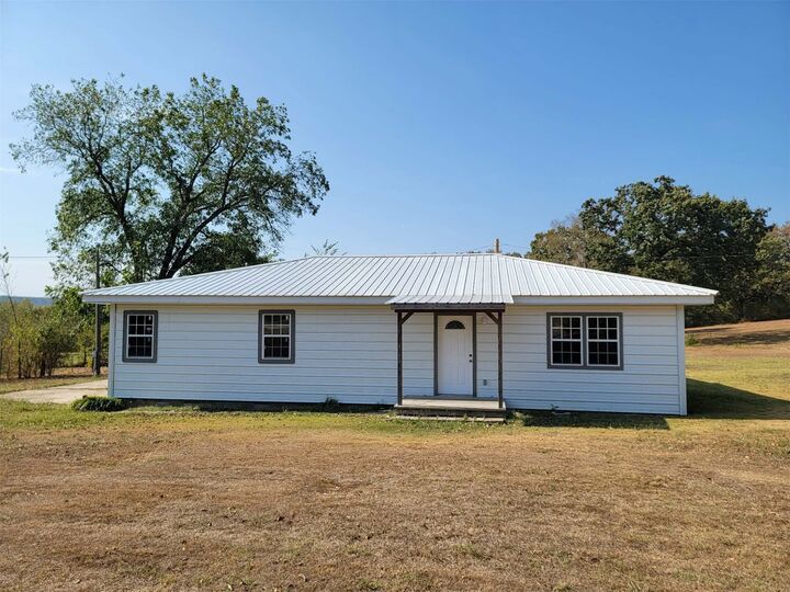 Property Photo: 3540 E Cherokee Avenue OK 74955