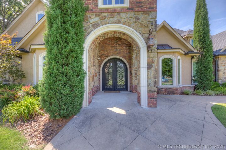 Property Photo: 17940 E Red Hawk Road OK 74055