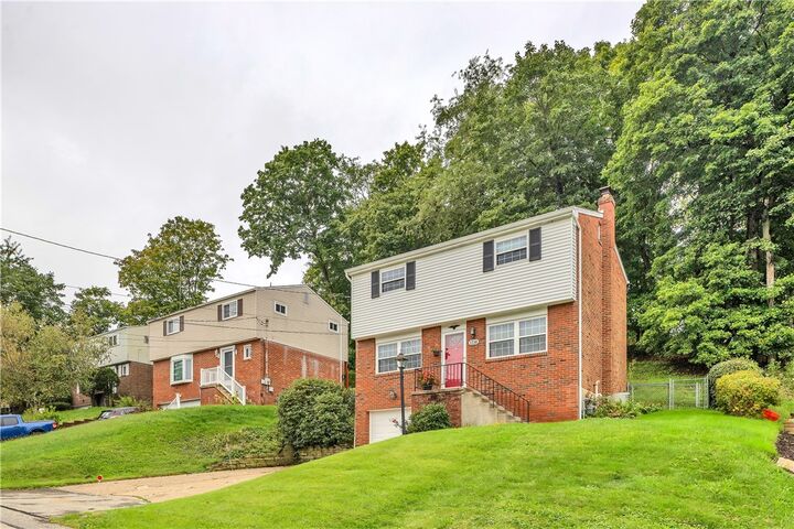 Property Photo: 1114 McKnight Dr PA 15102
