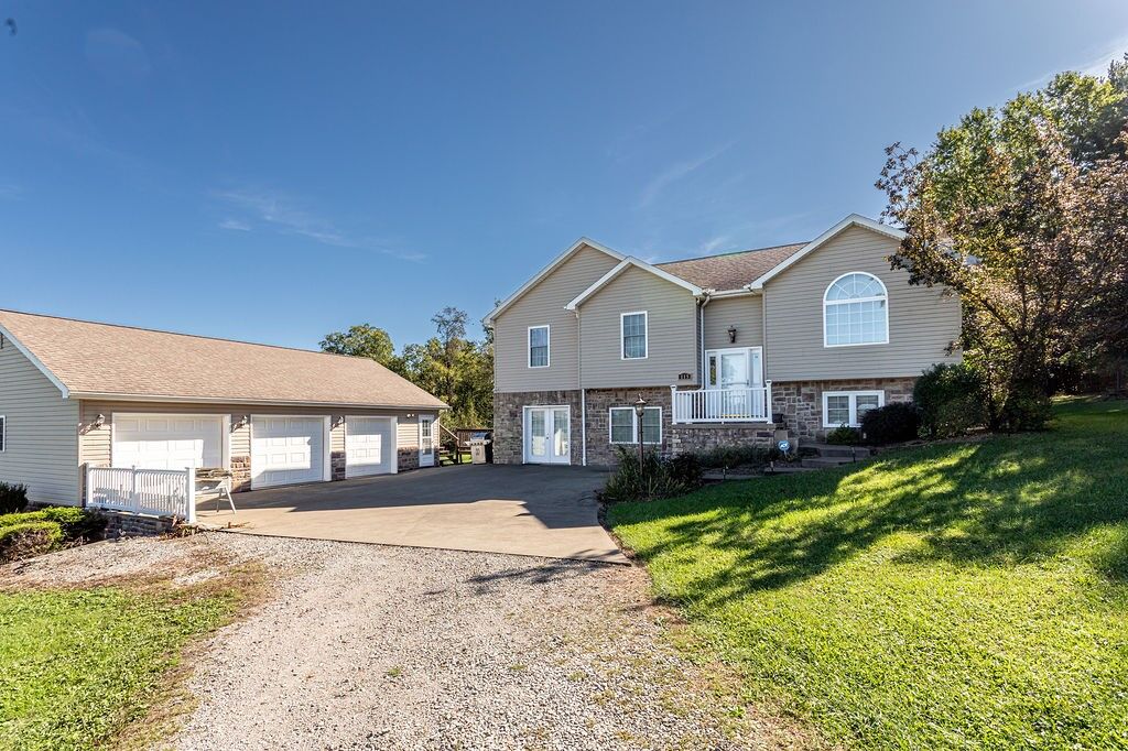 Property Photo:  115 Maple Hill Lane  PA 15401 