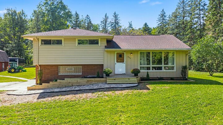 Property Photo:  808 Abington Road  OH 44312 