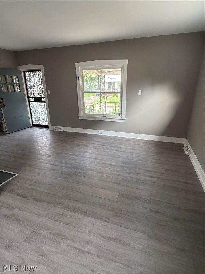 Property Photo:  1180 E 146th Street  OH 44110 