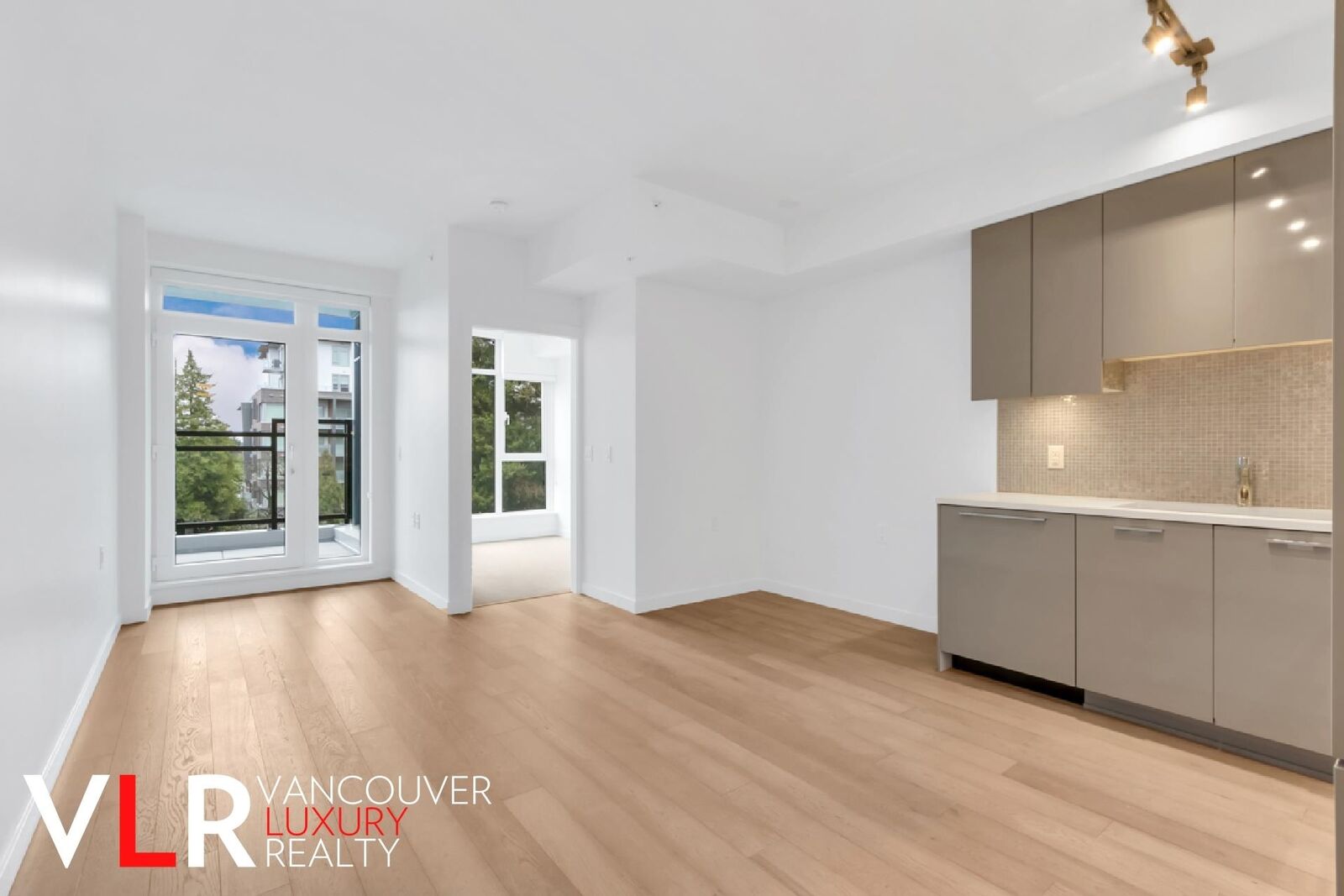 Property Photo:  4171 Cambie Street 307  BC V5Z 2Y2 