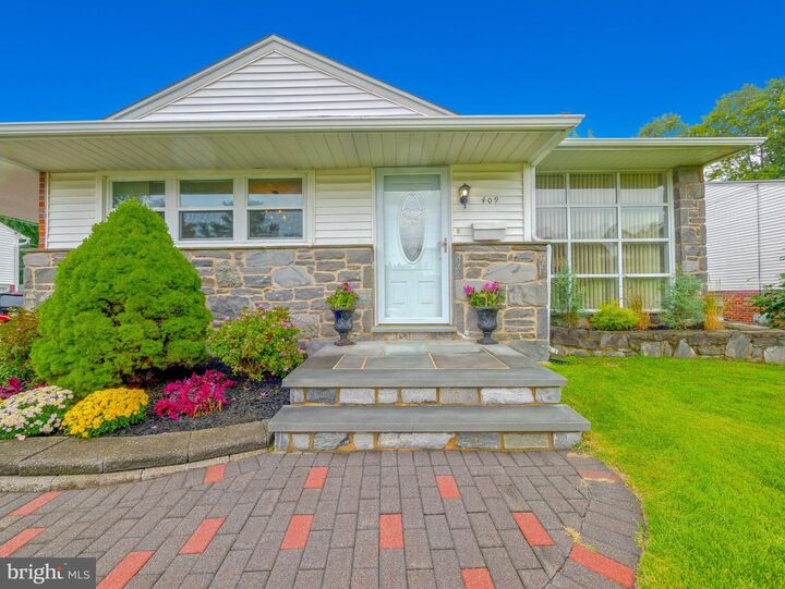Property Photo:  409 Redhill Drive  PA 19008 