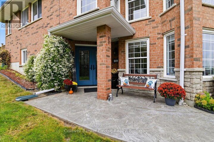 Property Photo: 102 Hampton Crescent ON K0K 2X0
