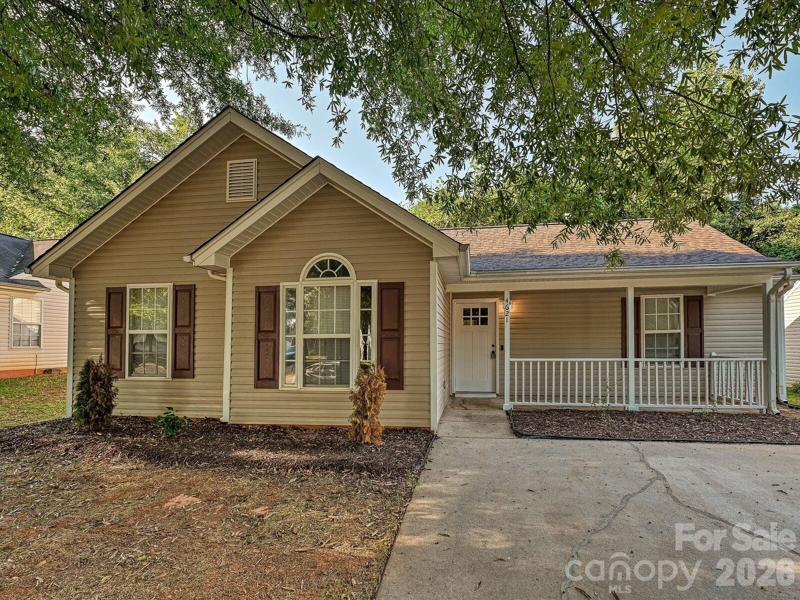 Property Photo:  4621 Victory Lane  NC 28269 