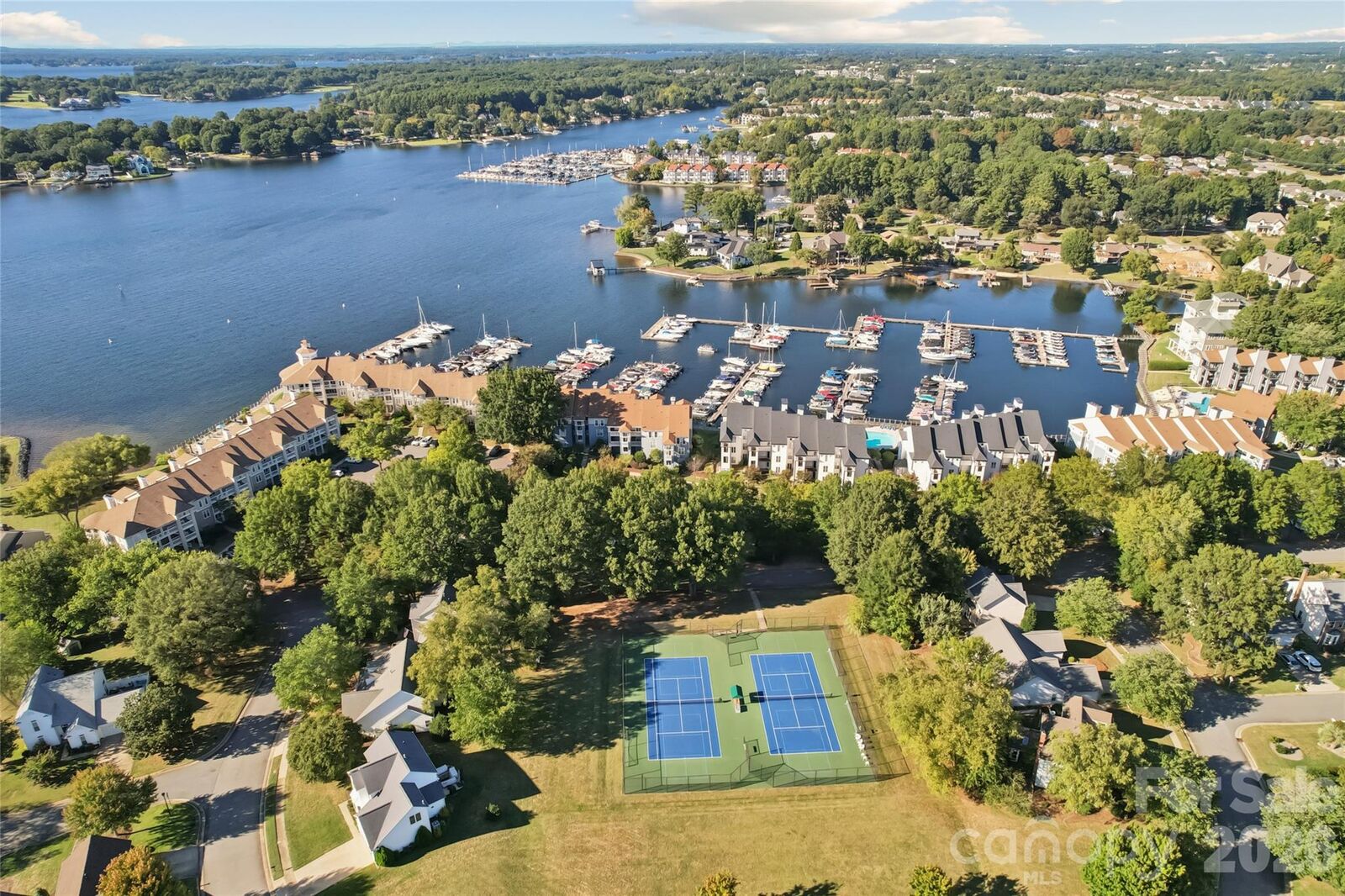 Property Photo: 18819 Vineyard Point Lane NC 28031