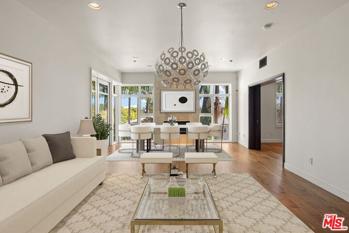 Property Photo:  447 N Doheny Dr, Unit 305  CA 90210 