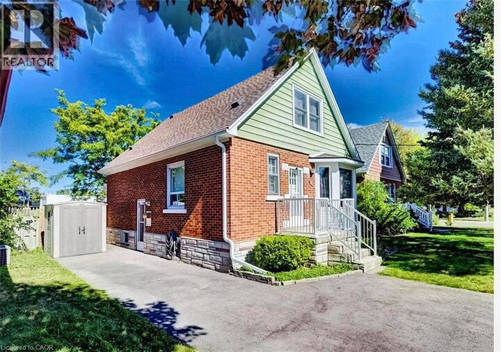 Photo de la propriété:  208 Arnold Street  ON N2H 6E7 