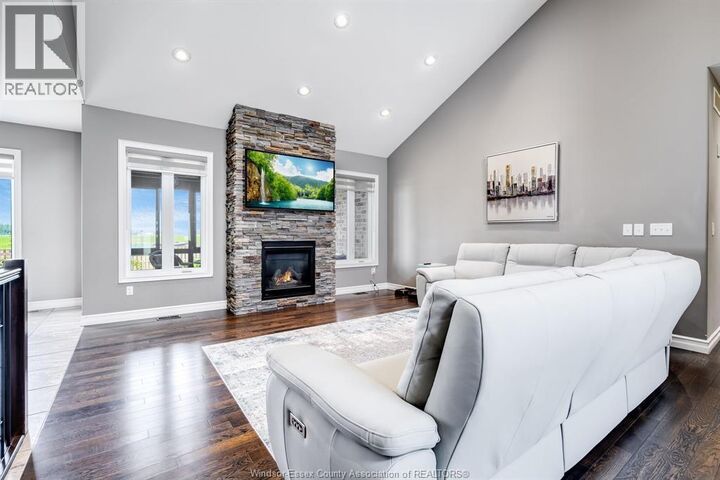Property Photo:  2125 Fox Run Road Upper  ON N8H 3V7 