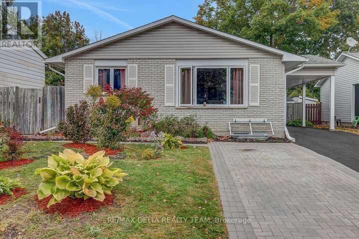 Property Photo:  11 Courtney Road  ON K2L 1L9 