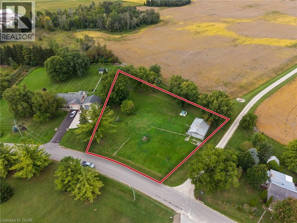 Property Photo:  742 Josephine Street North  ON N9B 2L3 