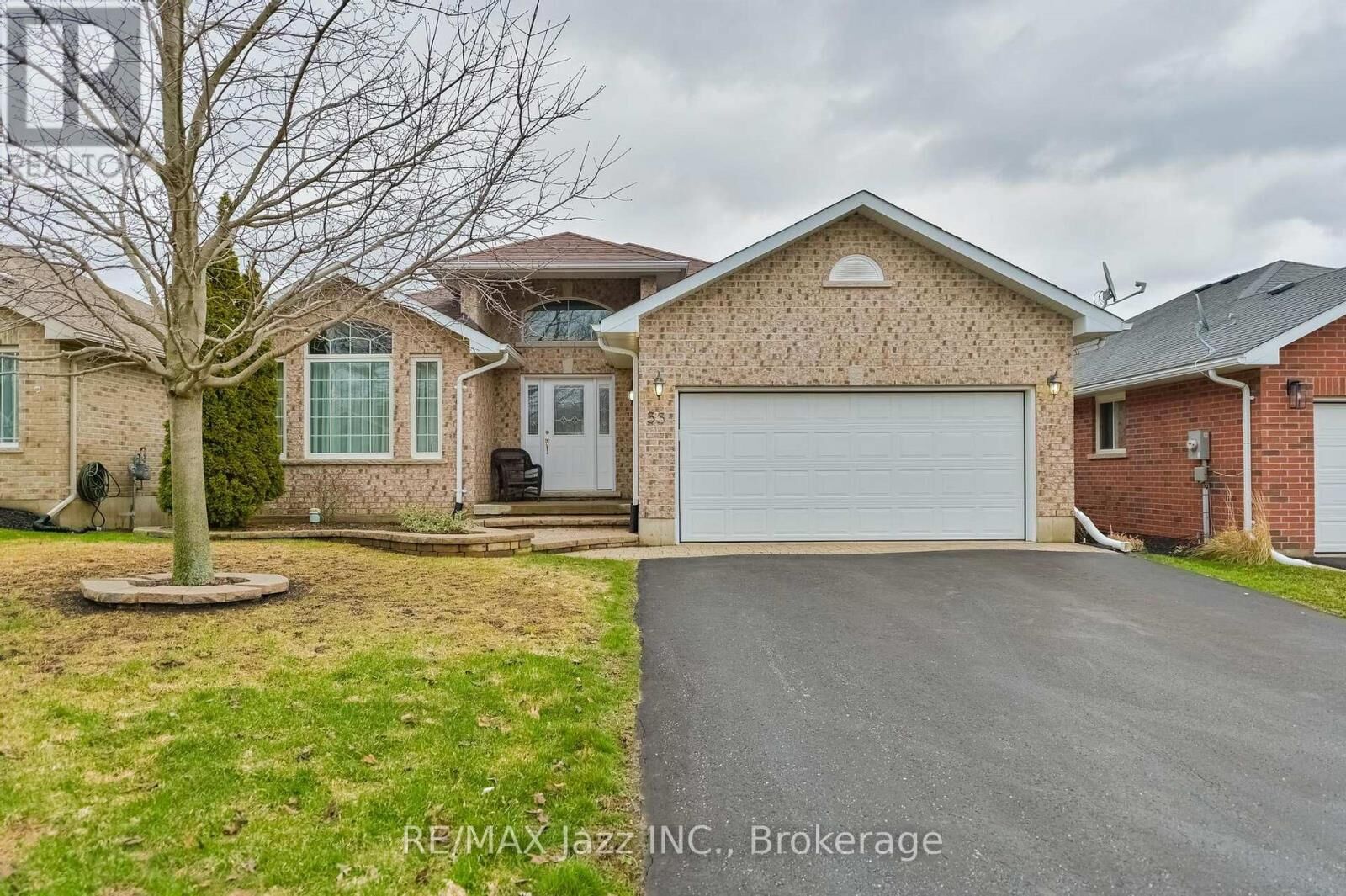 Property Photo:  33 Ashwood Crescent  ON K7R 3L1 