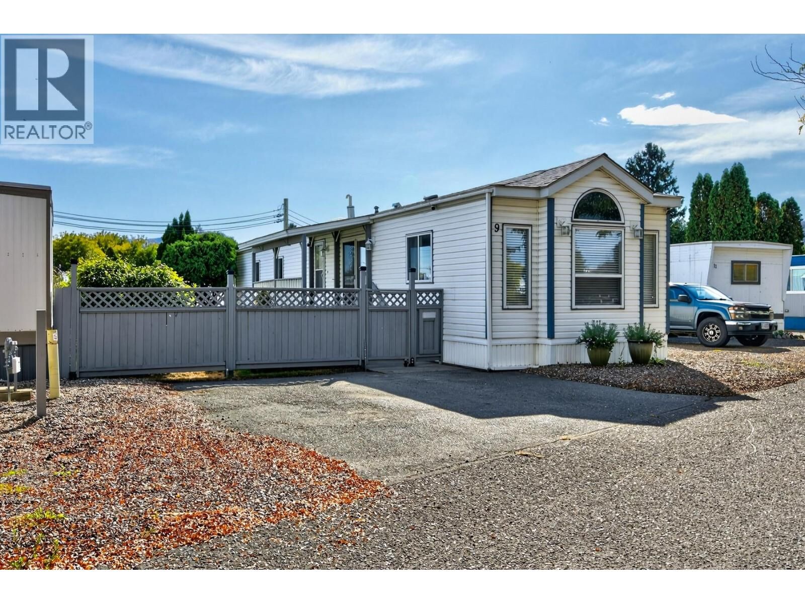 Property Photo:  9 Van Dyke Street 9V  BC V2B 4G2 