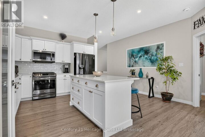 Property Photo:  16 Huntley Avenue  ON N4G 0J3 